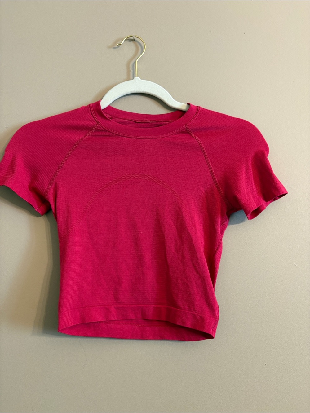 lululemon athletica Hot Pink Short Sleeve Crop Top. Never worn